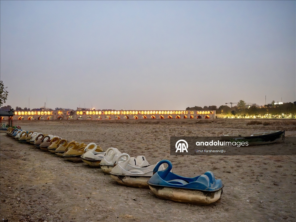 İran’da Zayende Nehri kurudu