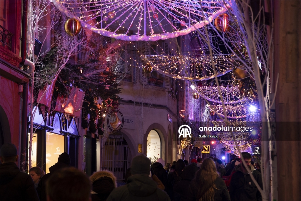 Strazburg Noel pazarı ışıltılı atmosferiyle ziyaretçilerini ağırlıyor
