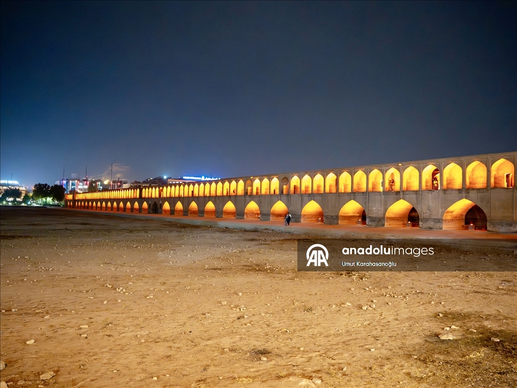 Река Заянде в Иране пересыхает