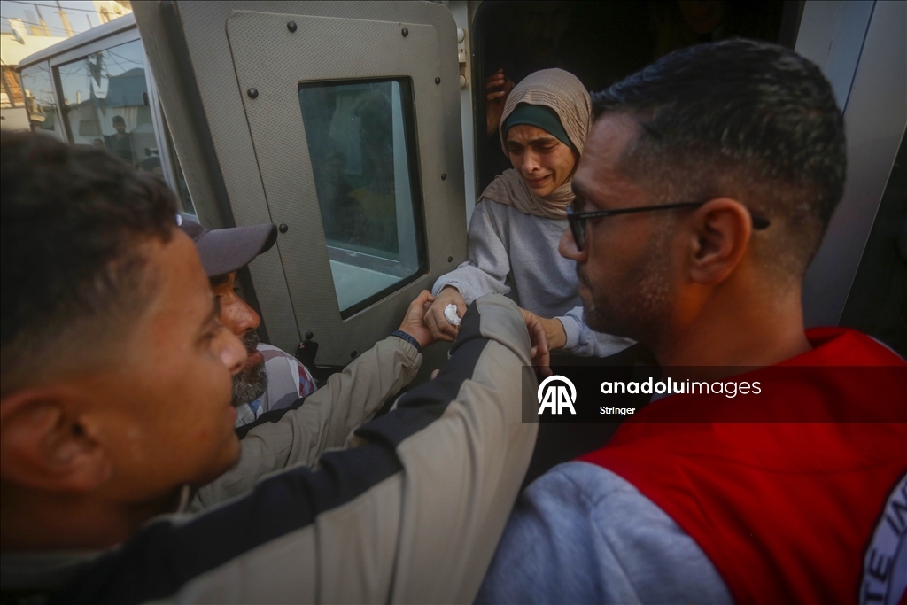 İsrail'in Gazze'den alıkoyduğu Filistinlilerden bir grup daha serbest bırakıldı