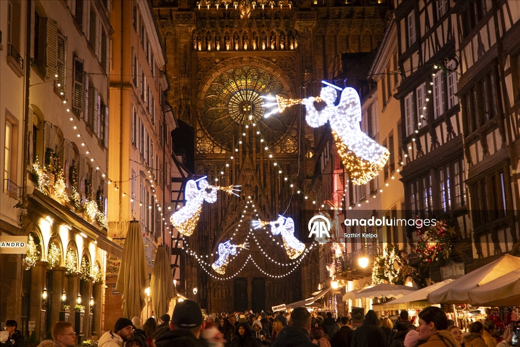 Strazburg Noel pazarı ışıltılı atmosferiyle ziyaretçilerini ağırlıyor