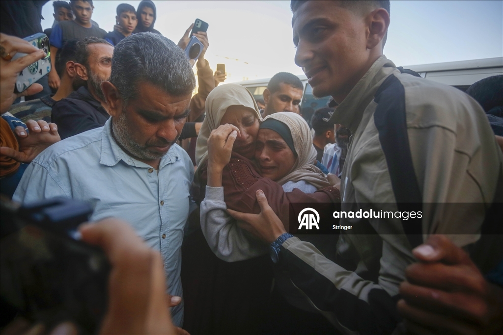 İsrail'in Gazze'den alıkoyduğu Filistinlilerden bir grup daha serbest bırakıldı