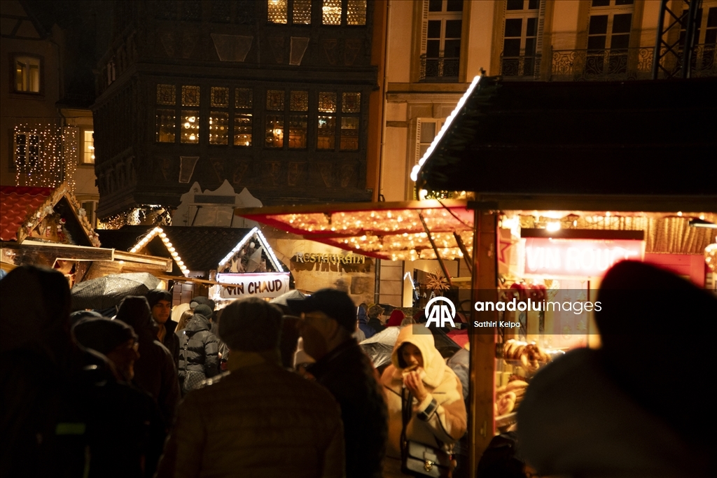 Strazburg Noel pazarı ışıltılı atmosferiyle ziyaretçilerini ağırlıyor