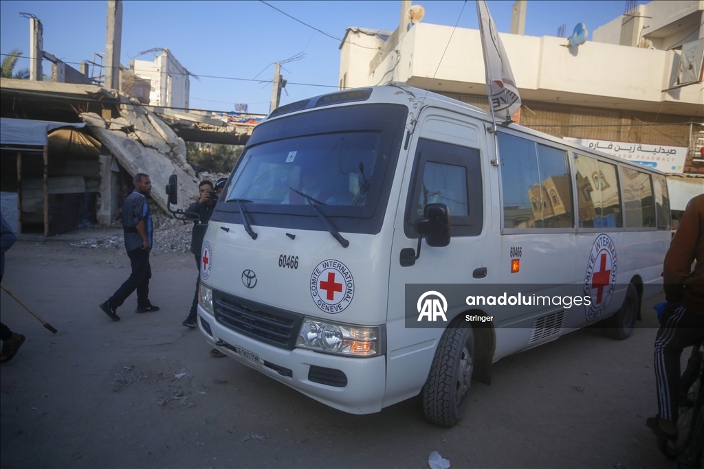 İsrail'in Gazze'den alıkoyduğu Filistinlilerden bir grup daha serbest bırakıldı