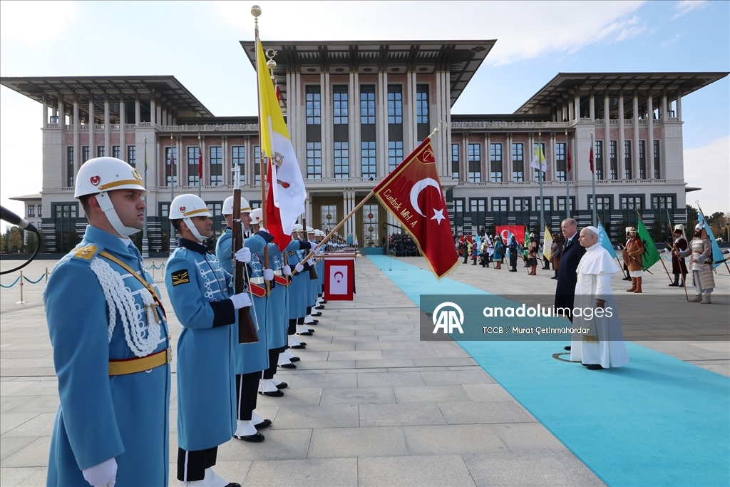 Cumhurbaşkanı Erdoğan, Papa 14. Leo'yu resmi törenle karşıladı