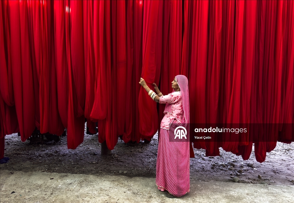 Традиционные ткани для сари в Индии изготавливаются по многовековым технологиям