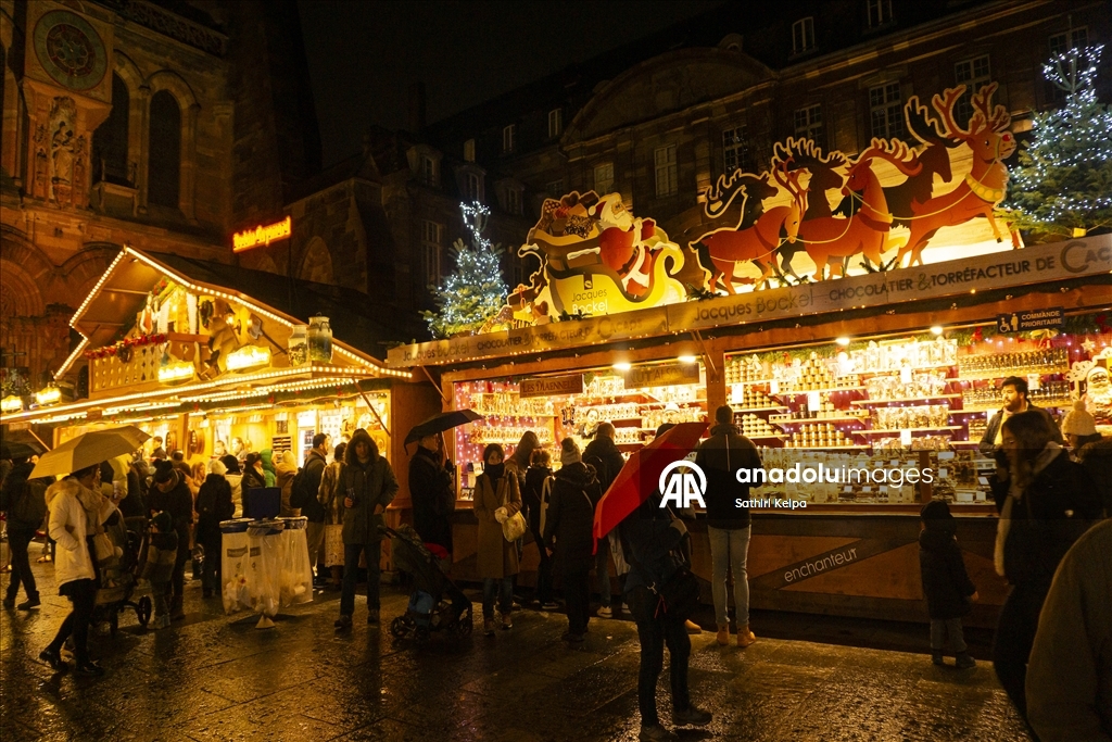 Strazburg Noel pazarı ışıltılı atmosferiyle ziyaretçilerini ağırlıyor