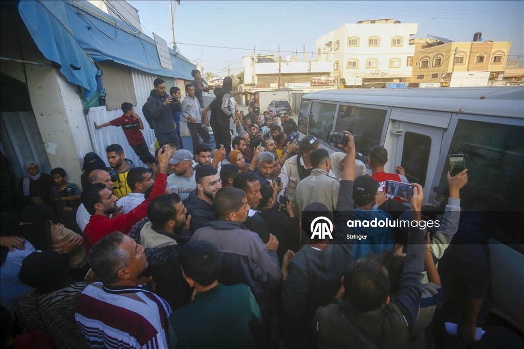 İsrail'in Gazze'den alıkoyduğu Filistinlilerden bir grup daha serbest bırakıldı