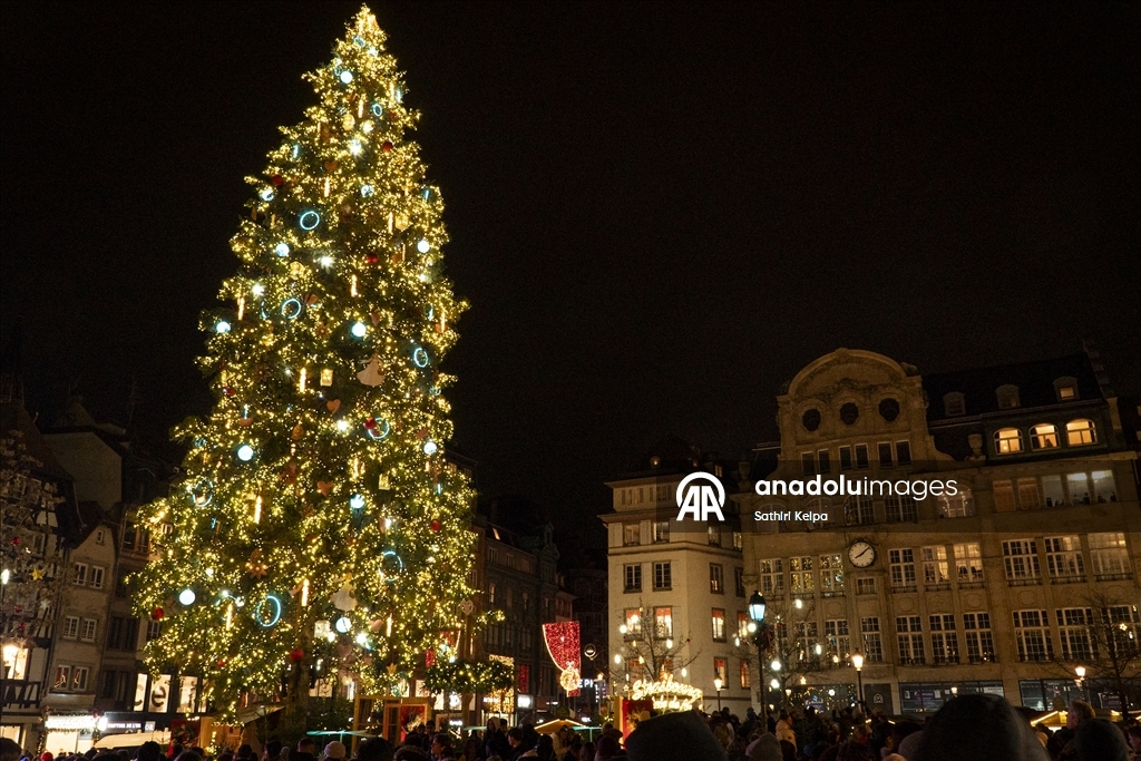 Strazburg Noel pazarı ışıltılı atmosferiyle ziyaretçilerini ağırlıyor