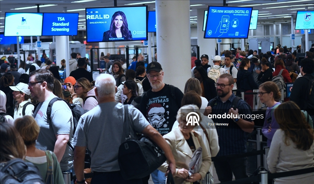 ABD’de "Şükran Günü" tatili öncesi havalimanlarında rekor yoğunluk yaşanıyor  
