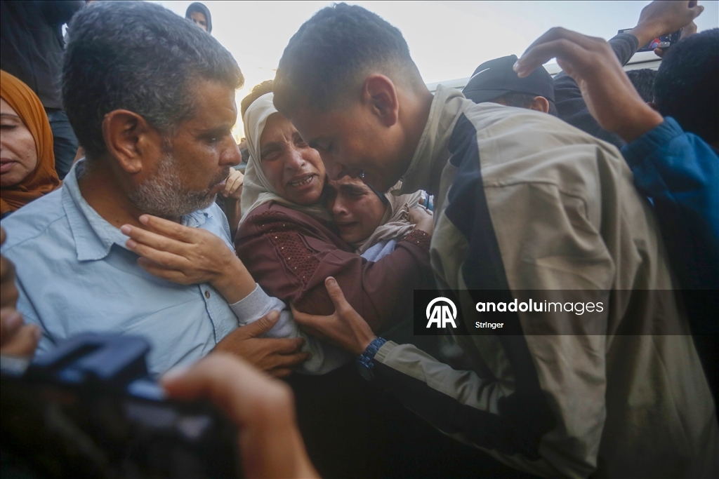 İsrail'in Gazze'den alıkoyduğu Filistinlilerden bir grup daha serbest bırakıldı