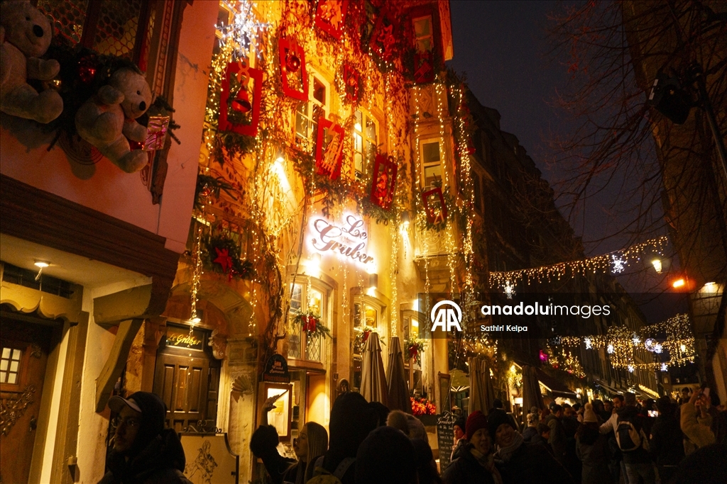 Strazburg Noel pazarı ışıltılı atmosferiyle ziyaretçilerini ağırlıyor
