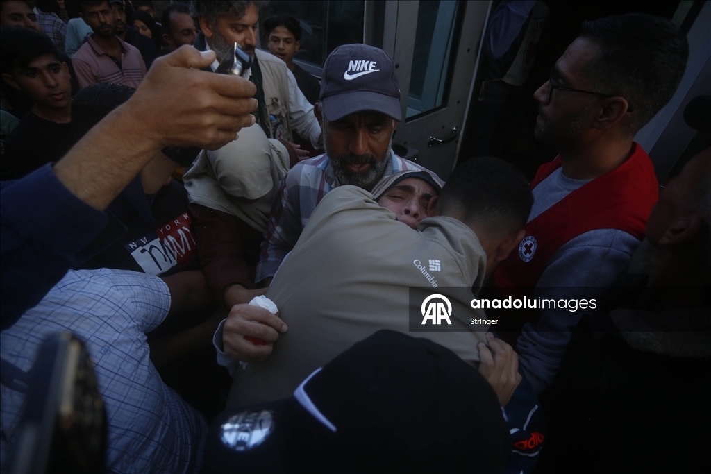 İsrail'in Gazze'den alıkoyduğu Filistinlilerden bir grup daha serbest bırakıldı