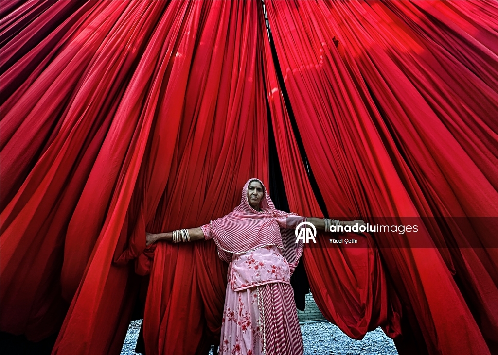 Традиционные ткани для сари в Индии изготавливаются по многовековым технологиям