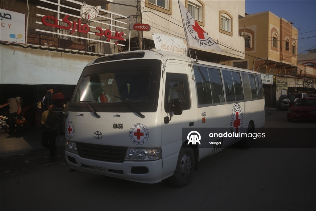 İsrail'in Gazze'den alıkoyduğu Filistinlilerden bir grup daha serbest bırakıldı