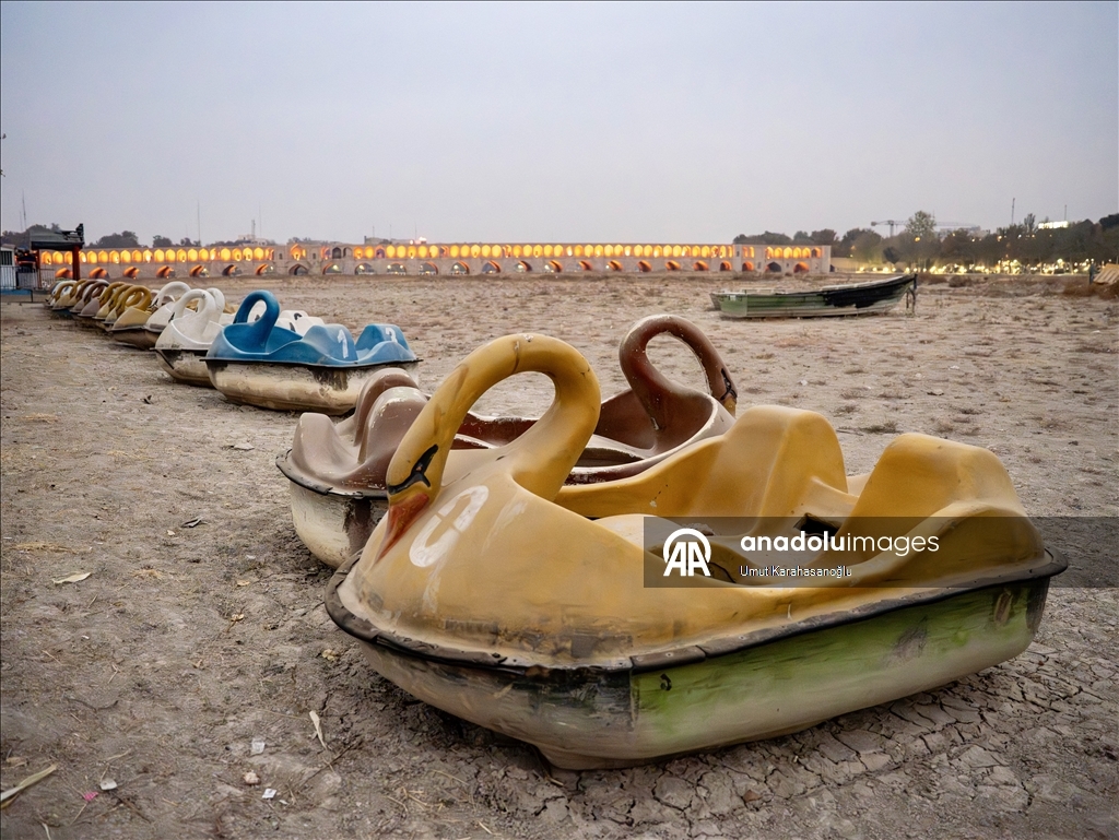 İran’da Zayende Nehri kurudu