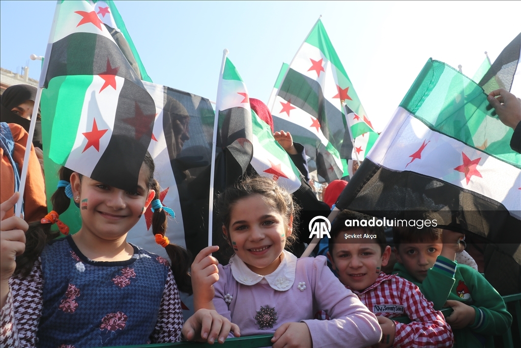 Suriye'de rejiminin devrildiği "Düşmanı Caydırma Operasyonu"nun yıl dönümünde kutlama gösterileri