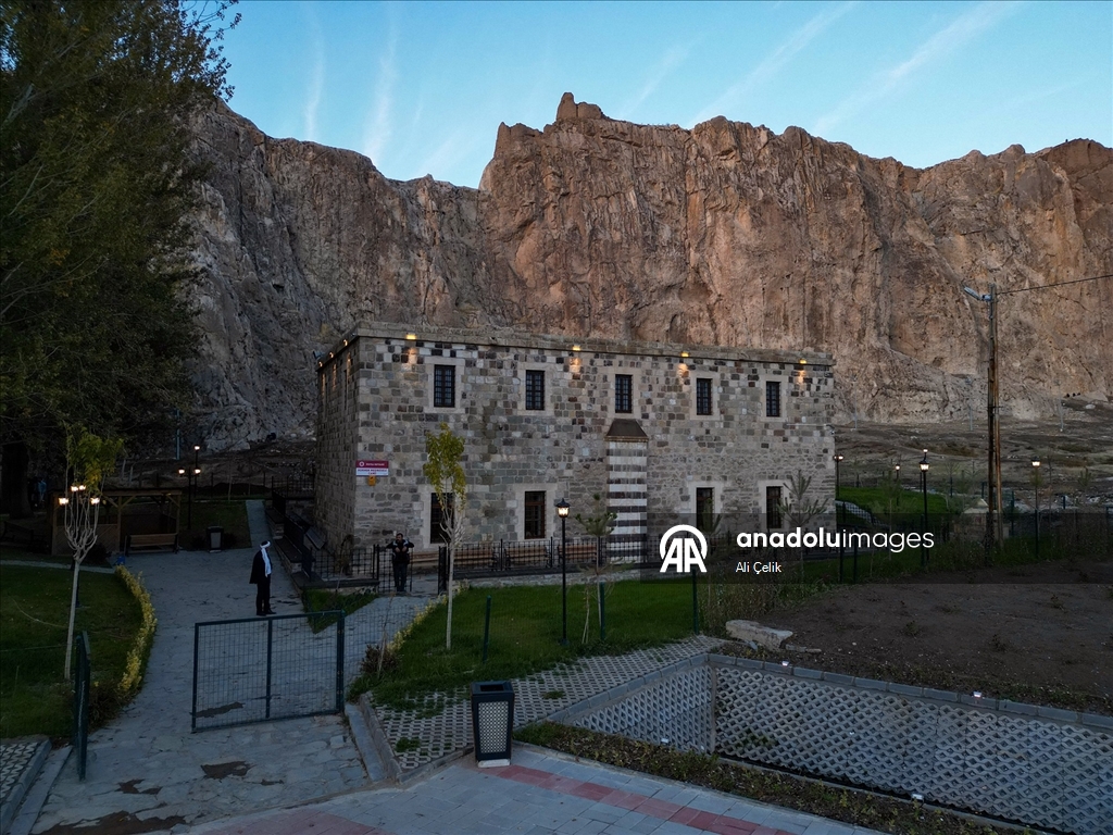 Tarih ve doğayla bütünleşen Horhor Cami, restorasyonun ardından cemaatiyle buluştu