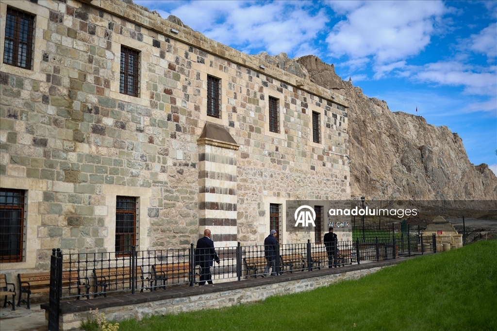 Tarih ve doğayla bütünleşen Horhor Cami, restorasyonun ardından cemaatiyle buluştu