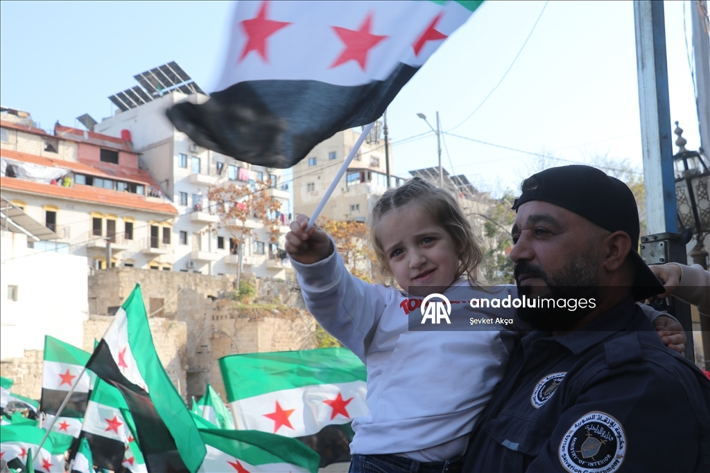 Suriye'de rejiminin devrildiği "Düşmanı Caydırma Operasyonu"nun yıl dönümünde kutlama gösterileri