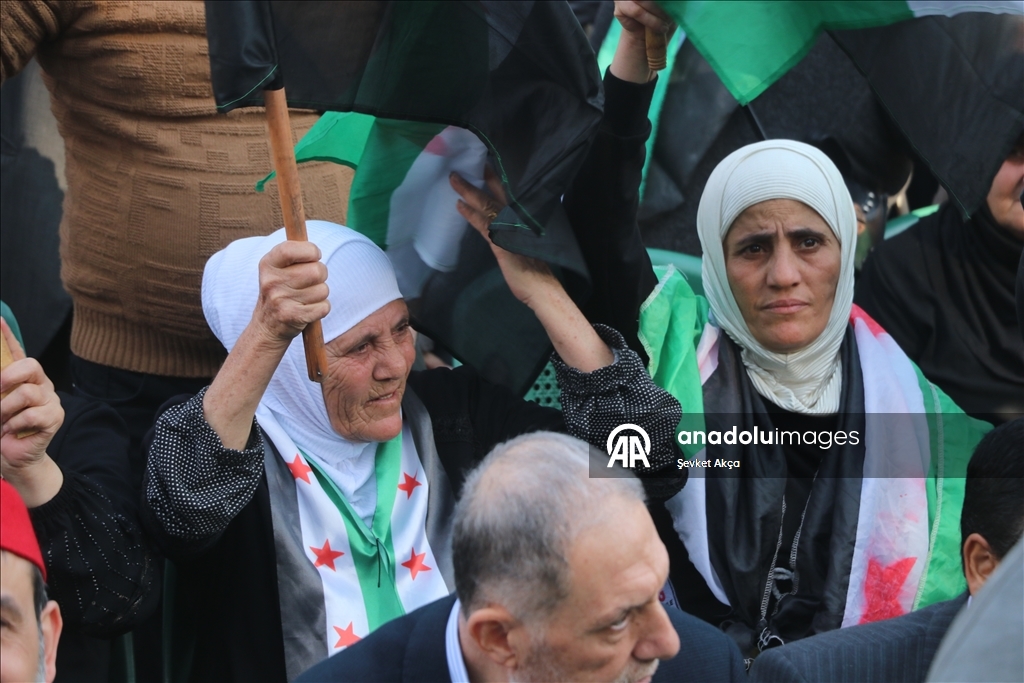 Suriye'de rejiminin devrildiği "Düşmanı Caydırma Operasyonu"nun yıl dönümünde kutlama gösterileri