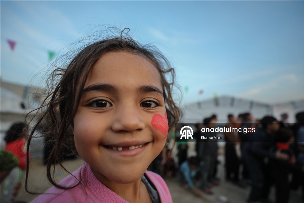 Gönüllü gençler, savaşın masum mağdurları Gazzeli çocukların yüzünü güldürdü