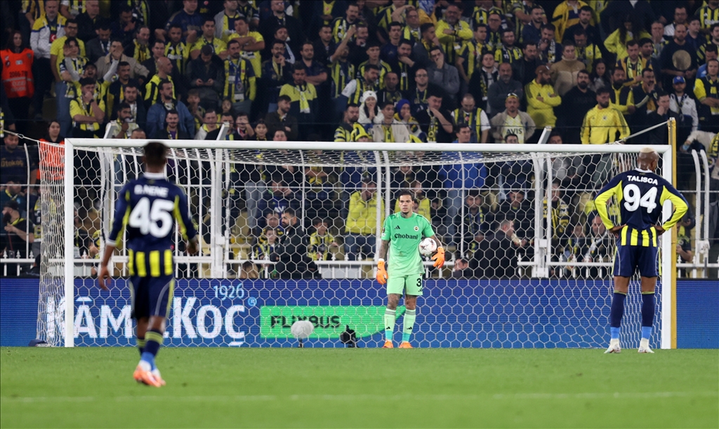 Лига Европы: "Фенербахче" сыграл вничью с "Ференцварошем"