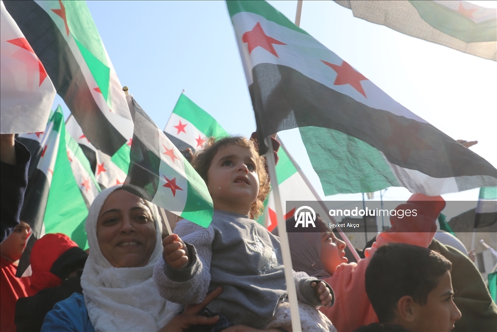 Suriye'de rejiminin devrildiği "Düşmanı Caydırma Operasyonu"nun yıl dönümünde kutlama gösterileri