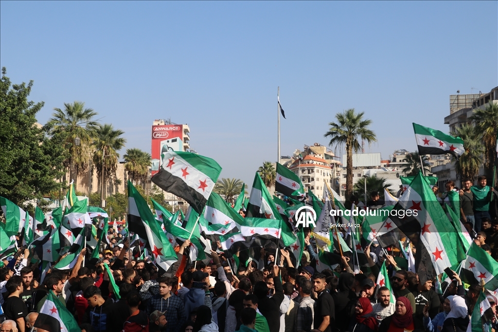 Suriye'de rejiminin devrildiği "Düşmanı Caydırma Operasyonu"nun yıl dönümünde kutlama gösterileri