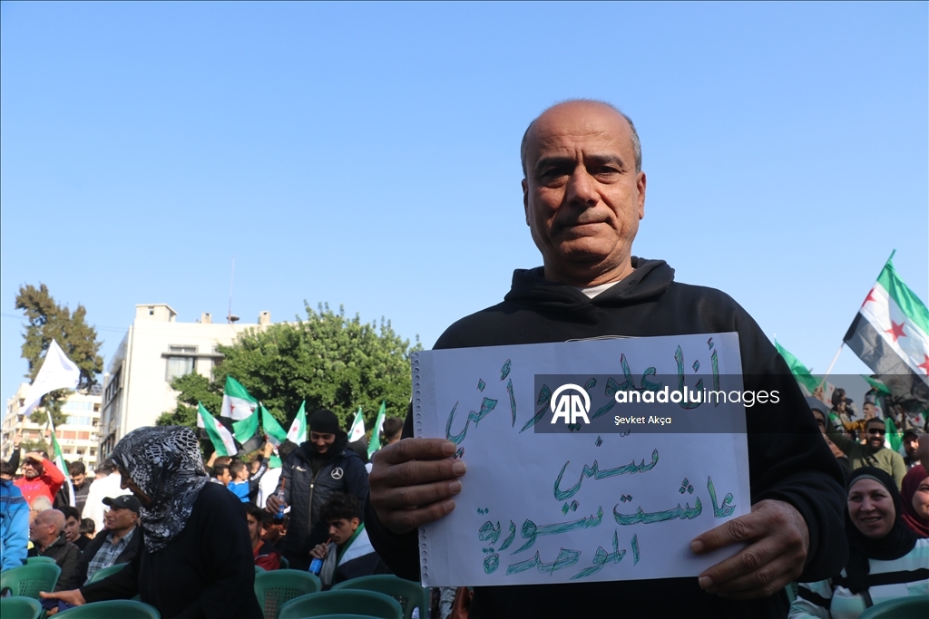 Suriye'de rejiminin devrildiği "Düşmanı Caydırma Operasyonu"nun yıl dönümünde kutlama gösterileri