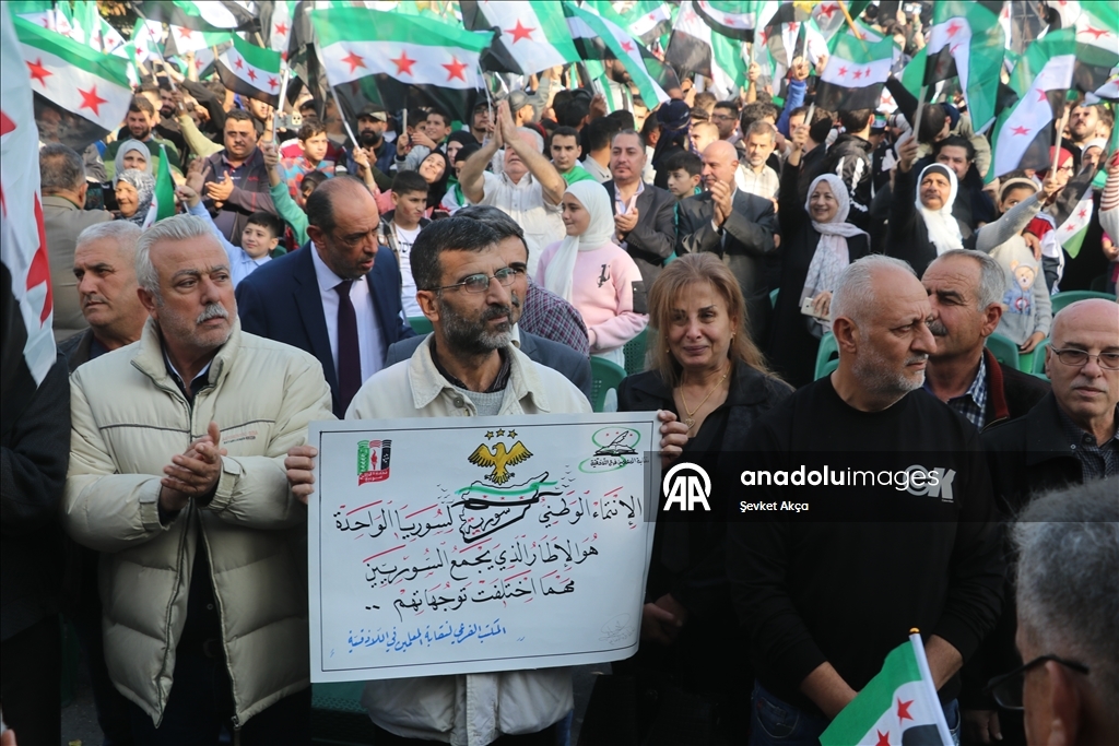 Suriye'de rejiminin devrildiği "Düşmanı Caydırma Operasyonu"nun yıl dönümünde kutlama gösterileri