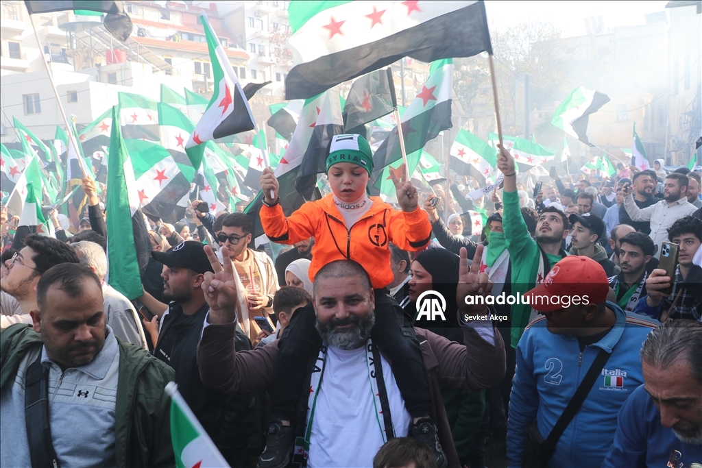 Suriye'de rejiminin devrildiği "Düşmanı Caydırma Operasyonu"nun yıl dönümünde kutlama gösterileri