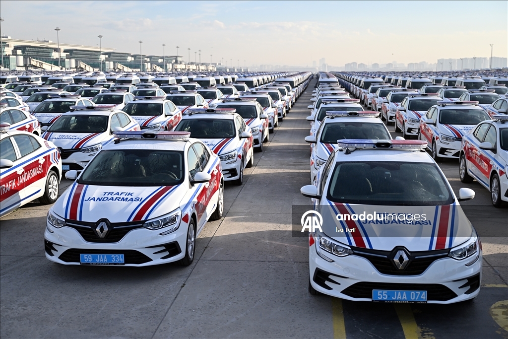 Jandarma ve Emniyet Teşkilatlarının kullanımı için alınan araçlar Atatürk Havalimanı’nda görüntülendi
