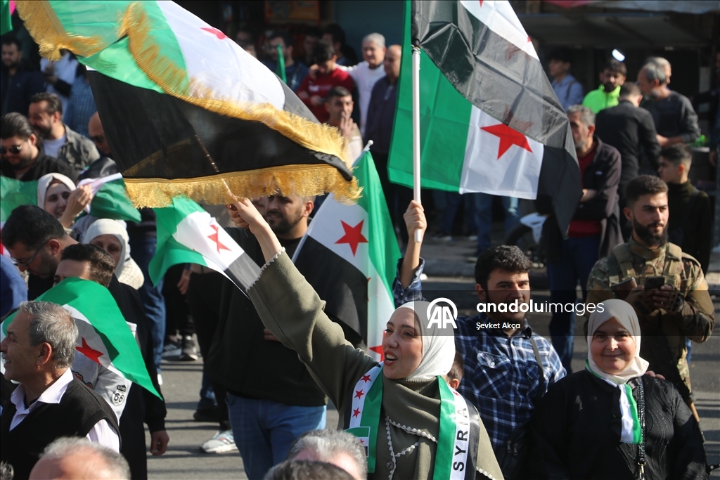 Suriye'de rejiminin devrildiği "Düşmanı Caydırma Operasyonu"nun yıl dönümünde kutlama gösterileri