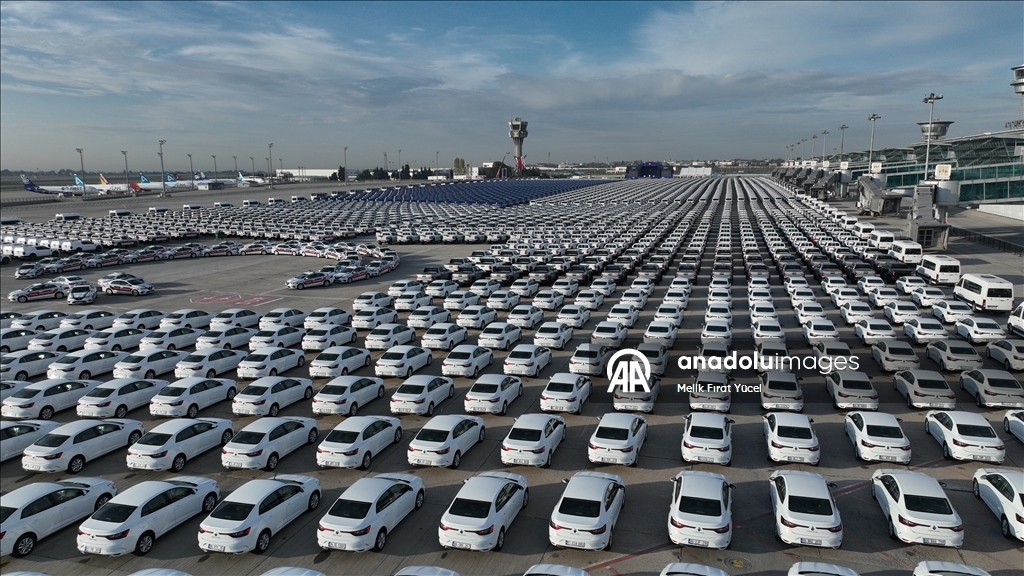 Jandarma ve Emniyet Teşkilatlarının kullanımı için alınan araçlar Atatürk Havalimanı’nda görüntülendi