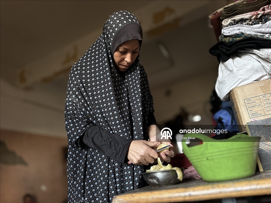 Палестинцы нашли убежище среди руин школы