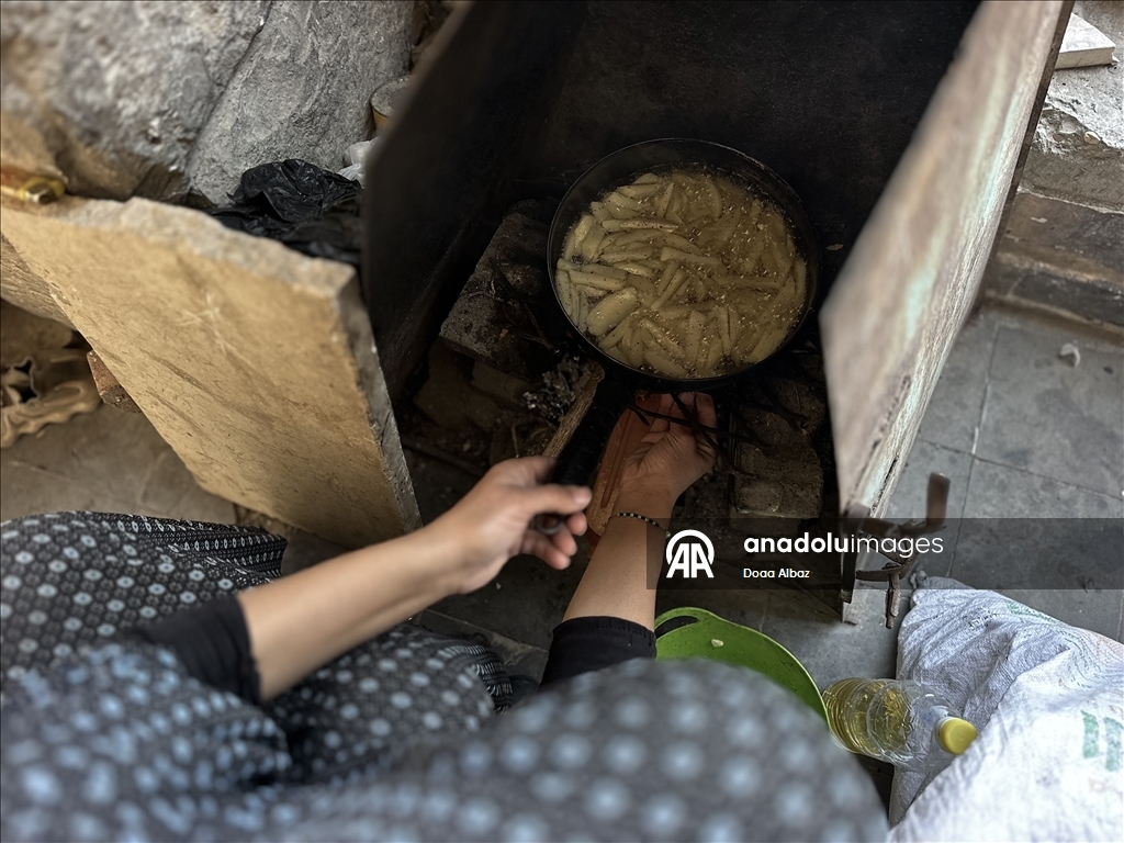 Палестинцы нашли убежище среди руин школы