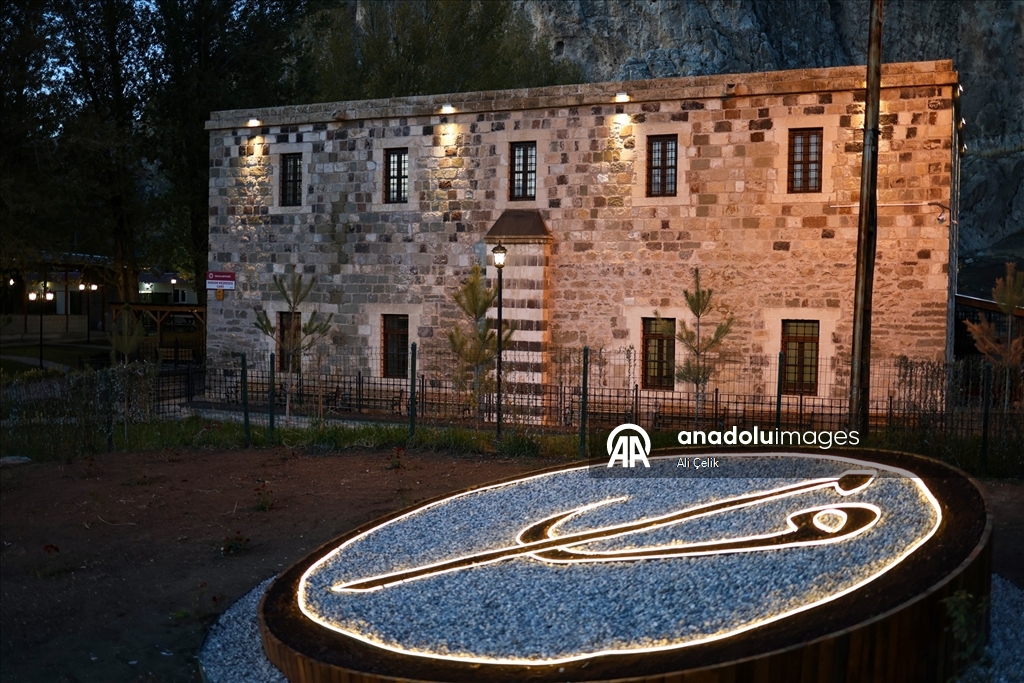 Tarih ve doğayla bütünleşen Horhor Cami, restorasyonun ardından cemaatiyle buluştu