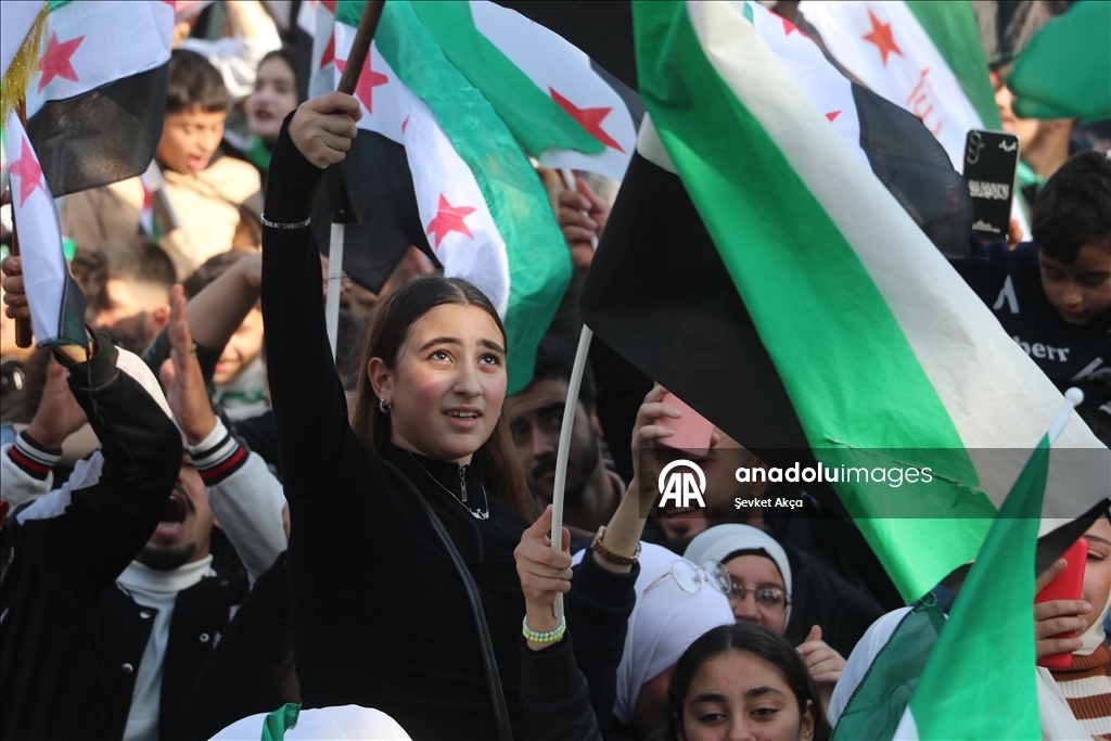 Suriye'de rejiminin devrildiği "Düşmanı Caydırma Operasyonu"nun yıl dönümünde kutlama gösterileri