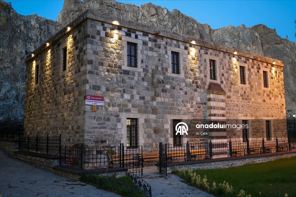 Tarih ve doğayla bütünleşen Horhor Cami, restorasyonun ardından cemaatiyle buluştu