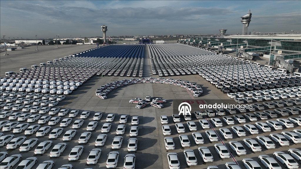 Jandarma ve Emniyet Teşkilatlarının kullanımı için alınan araçlar Atatürk Havalimanı’nda görüntülendi