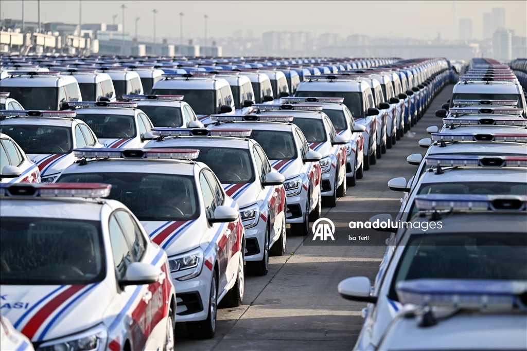 Jandarma ve Emniyet Teşkilatlarının kullanımı için alınan araçlar Atatürk Havalimanı’nda görüntülendi