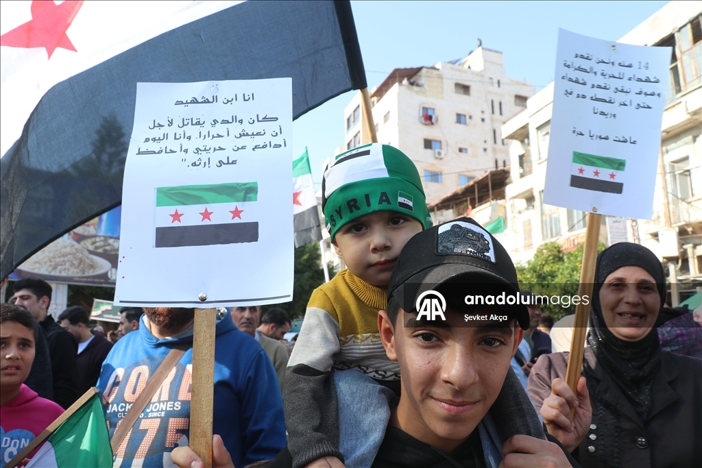 Suriye'de rejiminin devrildiği "Düşmanı Caydırma Operasyonu"nun yıl dönümünde kutlama gösterileri