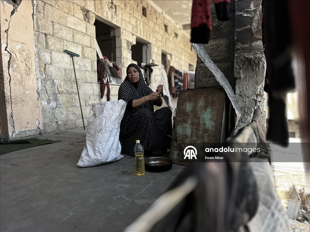 Палестинцы нашли убежище среди руин школы