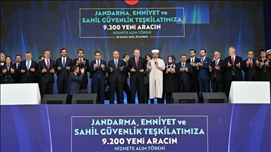 Cumhurbaşkanı Recep Tayyip Erdoğan, Jandarma, Emniyet ve Sahil Güvenlik Teşkilatı için 9 bin 200 yeni aracın hizmete alım törenine katıldı.