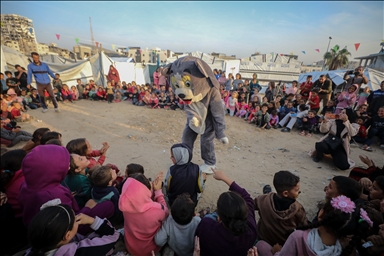 Gönüllü gençler, savaşın masum mağdurları Gazzeli çocukların yüzünü güldürdü