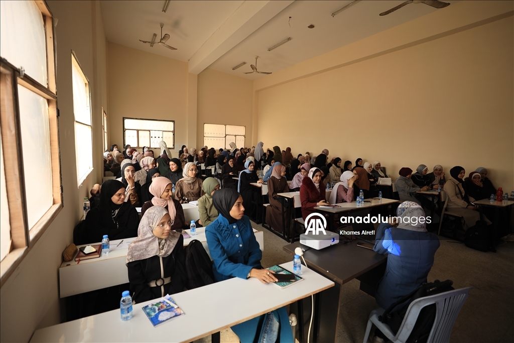 Gazze’de iki yıl aradan sonra yükseköğretimde yüz yüze eğitim kısmen başladı