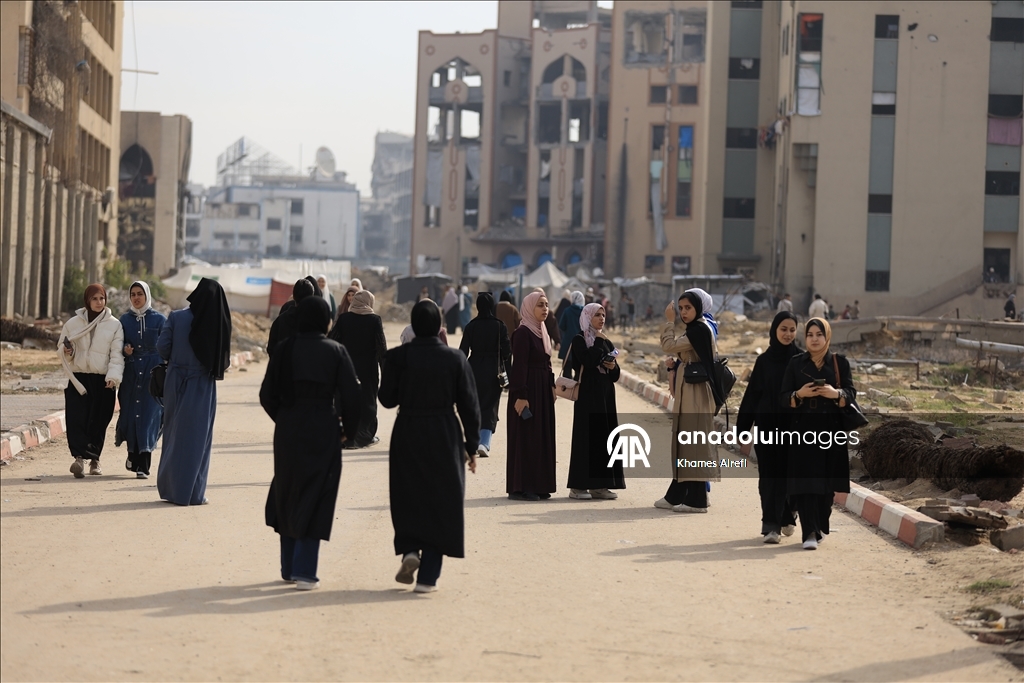 Gazze’de iki yıl aradan sonra yükseköğretimde yüz yüze eğitim kısmen başladı