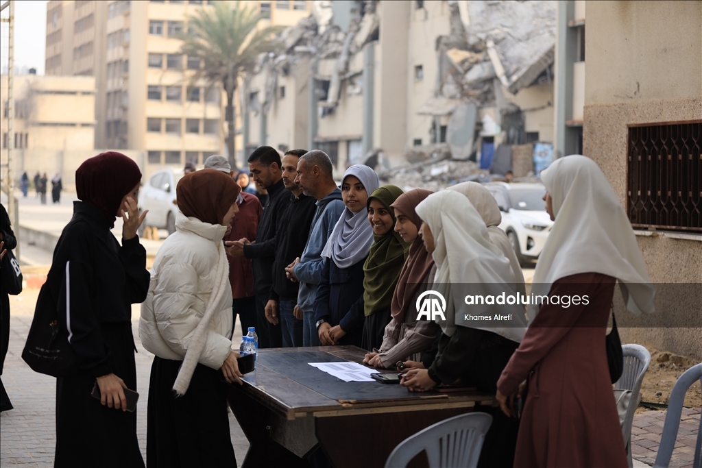 Gazze’de iki yıl aradan sonra yükseköğretimde yüz yüze eğitim kısmen başladı