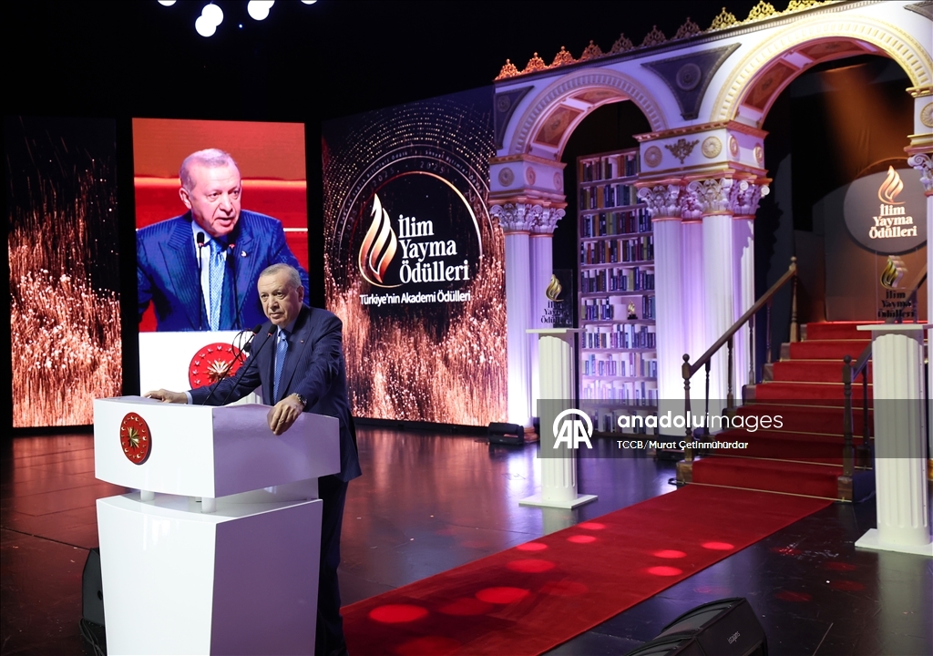 Cumhurbaşkanı Erdoğan "İlim Yayma Ödülleri" törenine katıldı